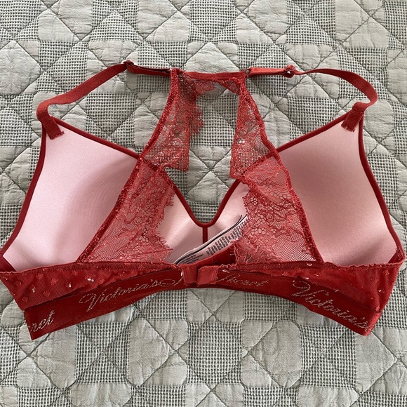 Victoria Secret Wireless CrissCross Bra - Picture 2 of 3